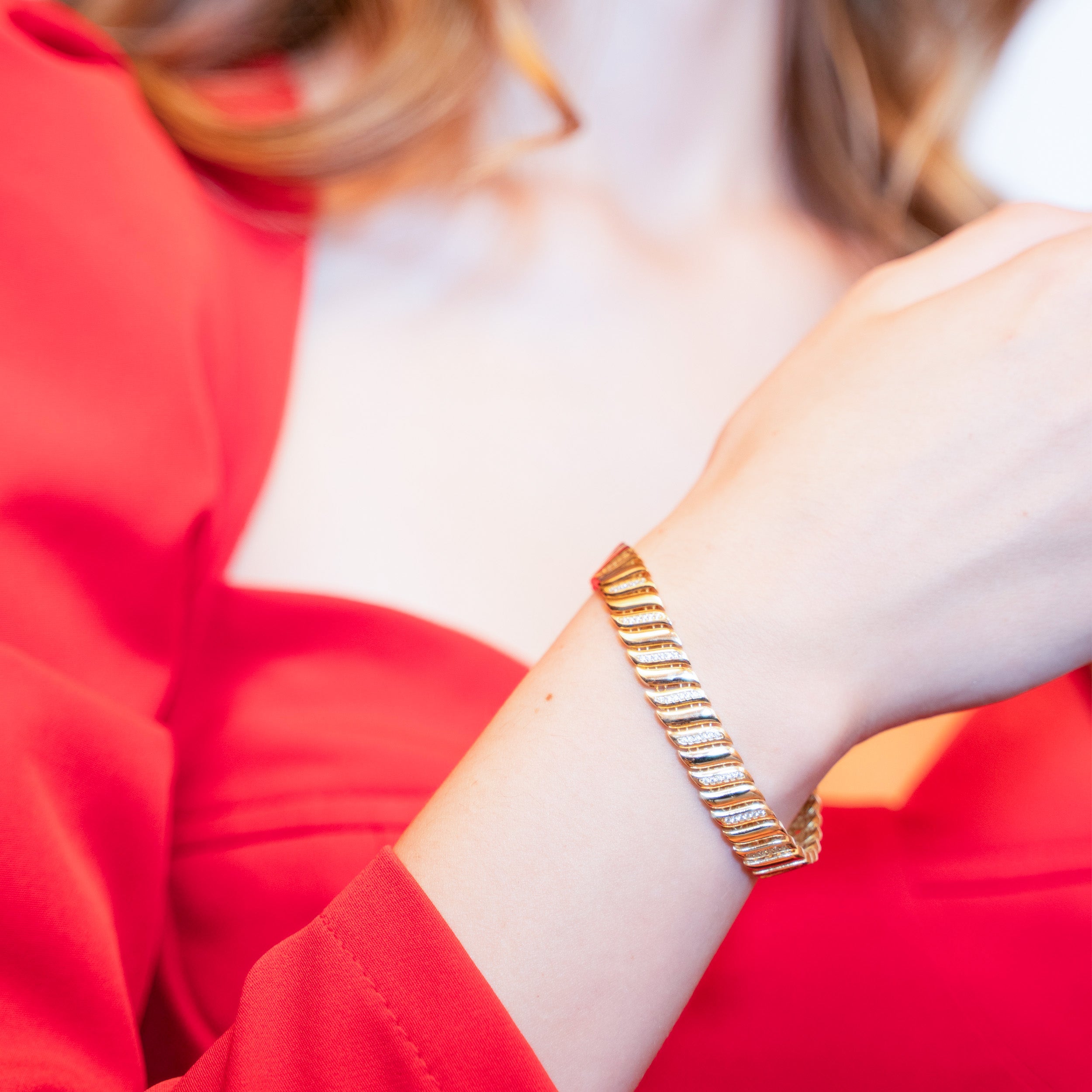 14 Ayar Altın Dalgalı Desenli Bileklik