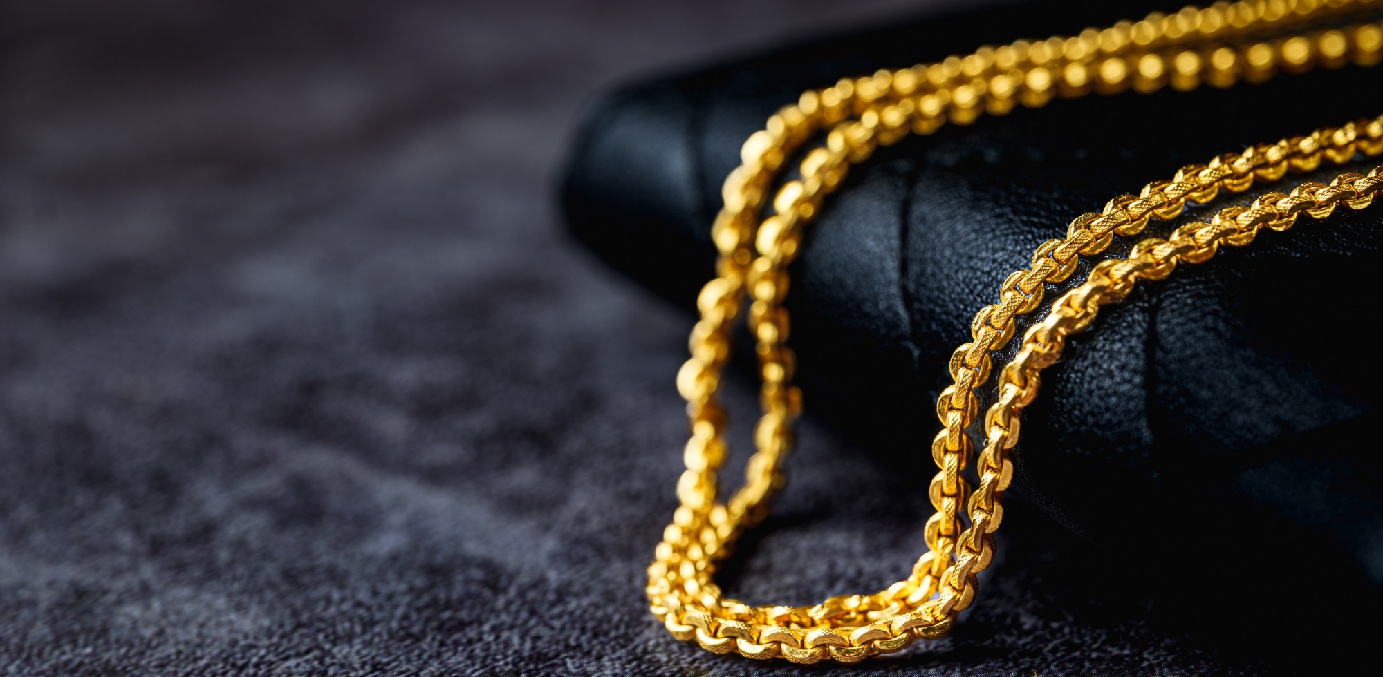 Altın Zincirler ile Zarif ve İddialı Görünümler