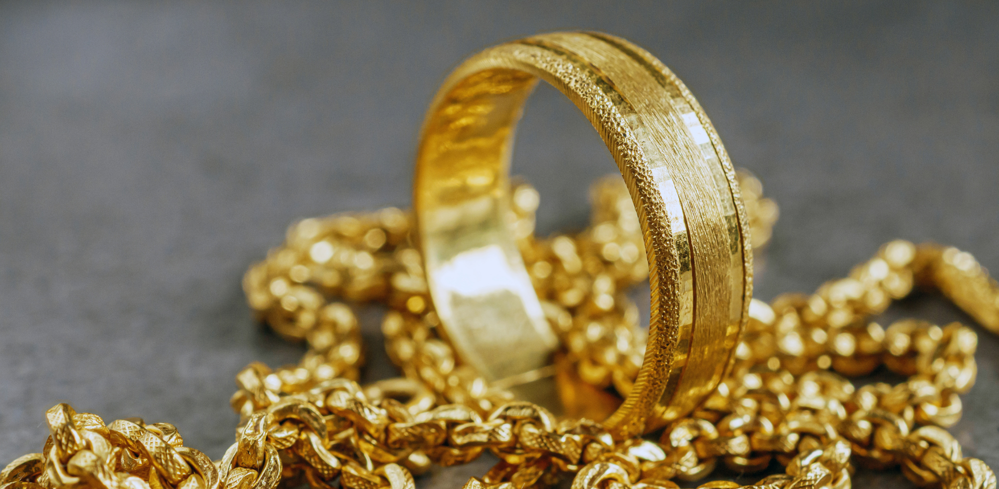 Hassas Ciltler İçin Hangi Ayar Altın Daha Uygundur?