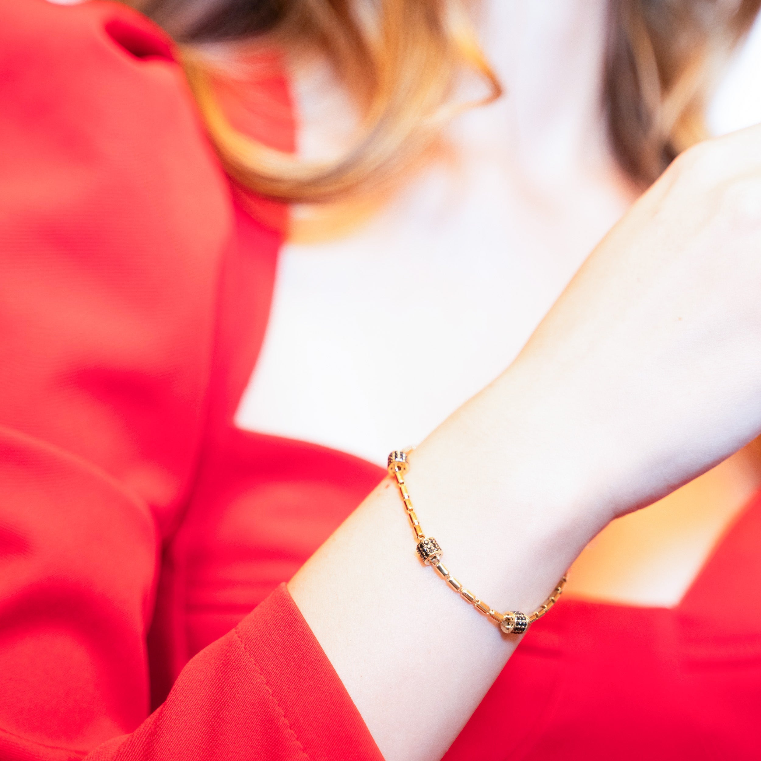 14 Ayar Altın Dorika Küp Detaylı Bileklik